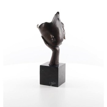 brons beeld van een hoofd rustend op een hand-handen - 1