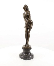 dame-brons beeld- peinzende vrouw-beeld-brons