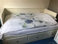 Uitschuifbaar wit Hemnes bed, in zeer goede staat