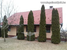 Family house (for sale) with agricultural and industrial buildings