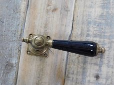 1 deurknop messing- zwart keramisch handvat, doorn.