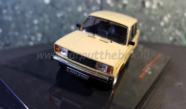 Lada 2105 1981 beige 1:43 Ixo V547 - 2