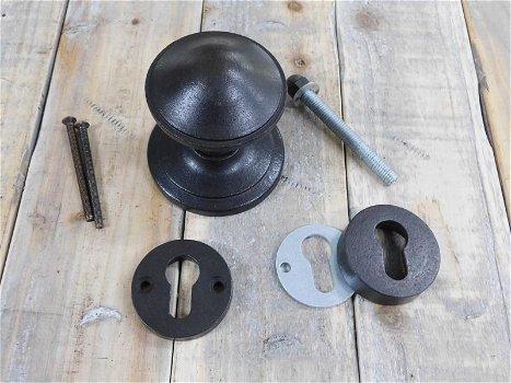 1 deurknop met rozet, van antieke ijzer, zwart-beslag - 2