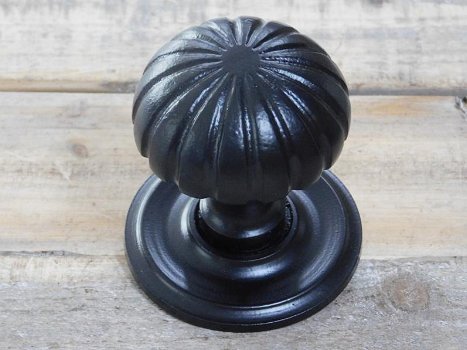 Deurknop van ijzer met wapenschild-deurknop zwart , vast - 3