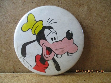 ad0505 goofy button - 0