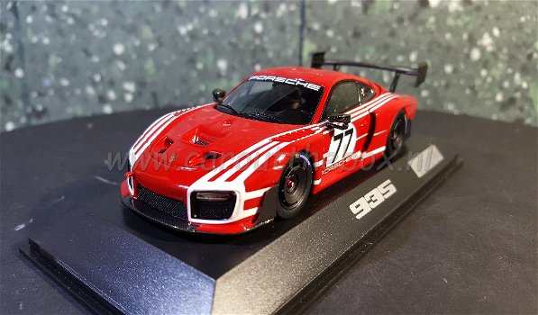 Porsche 935 Salzburg Resin #77 1:43 Spark - 1