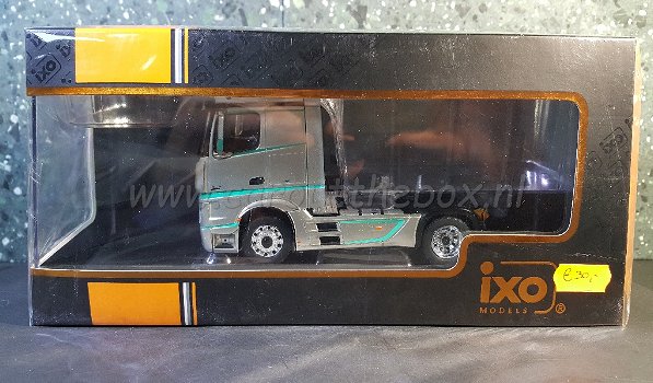 Mercedes Actros MP4 grijs 1:43 Ixo V543 - 3