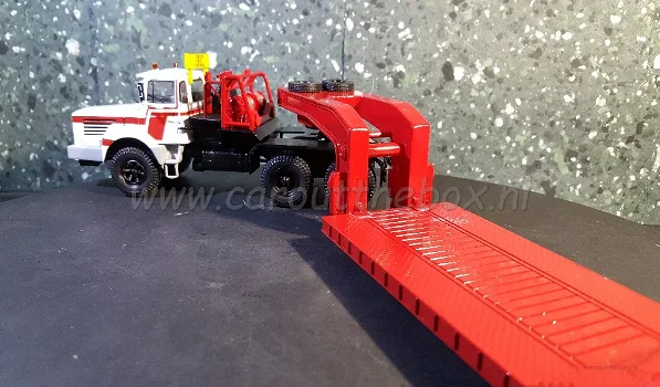 Berliet TB 015 M3 6X6 wit / rood 1:43 Ixo V554 - 2