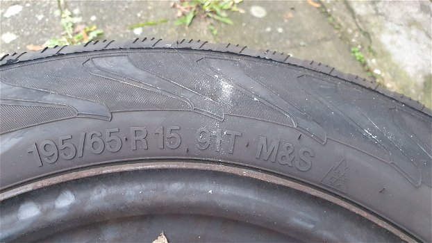 Goedkoop setje winterbanden 195/65R15 - 4