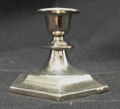 metalen zilverkl.kandelaar,hooggl,9 cm h, diam 10.5 cm,zgst - 2