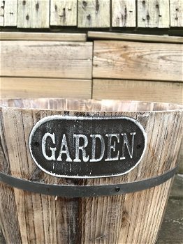 Een mooie ronde emmer gemaakt van hout,-tekst garden - 1