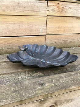 Metalen vogelbad, in de vorm van een blad, met 2 vogels - 5