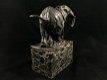 Een beeld van een olifant, bronzen beeld, prachtige olifant - 1 - Thumbnail