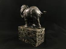 Een beeld van een olifant, bronzen beeld, prachtige olifant - 2