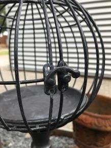 Een kleine decoratieve kooi met daarop een vogel,kooi - Afbeelding 7