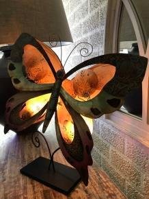Een metalen lamp in de vorm van een vlinder-kado-vlinder - 4