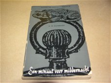 Eén minuut voor middernacht- A.M. Burrage