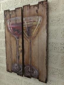 Set van 2 houten wandborden met 1 glas witte wijn en 1