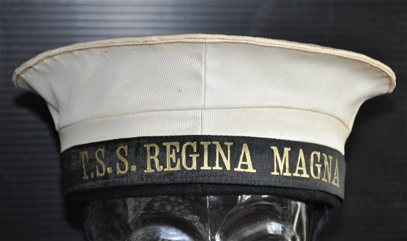 Matrozen pet cruiseschip T.S.S. Regina Magna - 0