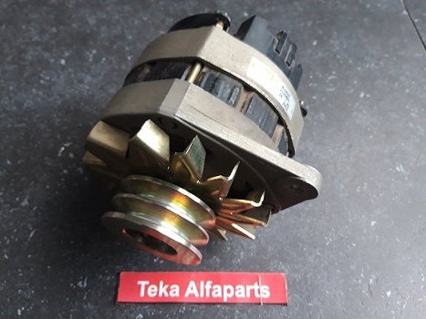 Renault Trucks Dynamo Alternator Valeo 436348 / A14N3T / 2100894 / A020 / NOS - 2