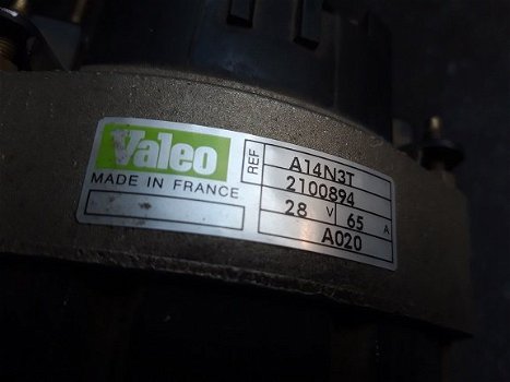 Renault Trucks Dynamo Alternator Valeo 436348 / A14N3T / 2100894 / A020 / NOS - 7