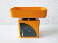 retro oranje keukenweegschaal