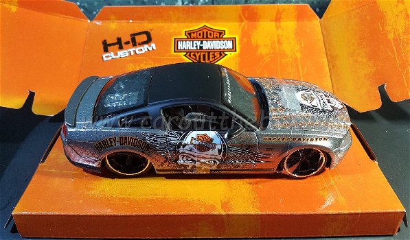 Ford Mustang GT Harley Davidson 1:24 Maisto - 1