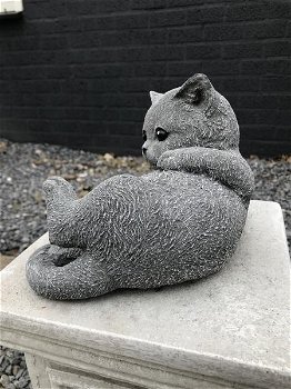 Beeld van een spelende kat , poes,steen, heel leuk, kado - 4