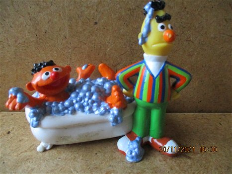 ad1353 sesamstraat / muppets poppetje 9 - 0