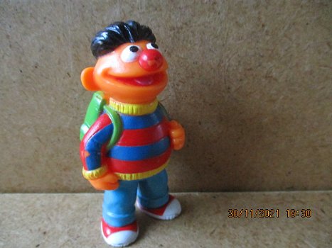 ad1355 sesamstraat / muppets poppetje 11 - 0