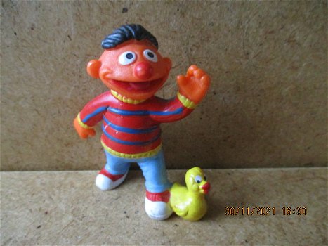 ad1356 sesamstraat / muppets poppetje 12 - 0