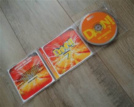 De verzamel-dubbel-CD DAMN! 7 100% Dancehits van Digidance. - 2