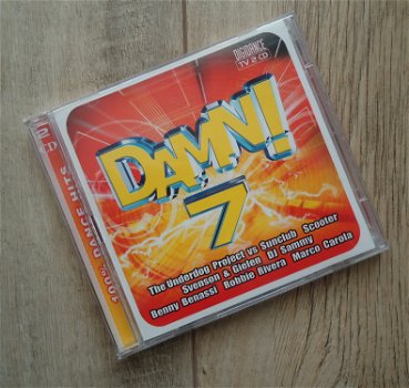 De verzamel-dubbel-CD DAMN! 7 100% Dancehits van Digidance. - 5