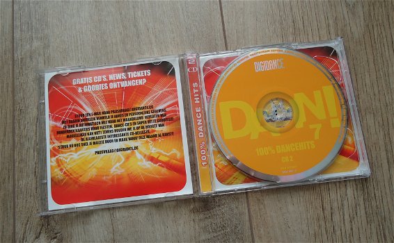 De verzamel-dubbel-CD DAMN! 7 100% Dancehits van Digidance. - 7
