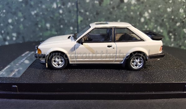 Ford Escort MKIII xr3i wit 1:43 Triple 9 - 0