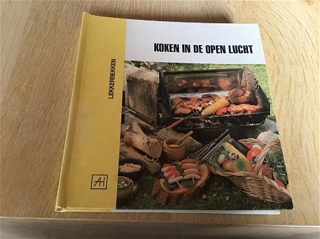 Boek ; koken in de open lucht (BBQ) LEKKERBEKKEN TOP - 0