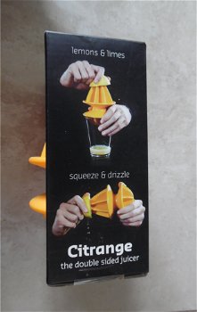 Te koop nieuwe kunststof Citrange citruspers (handpers). - 4