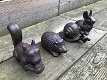 Een set van 4 dieren, een eekhoorn, egel, slak , konijn - 0 - Thumbnail