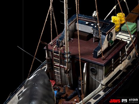 Iron Studios Jaws Attack diorama - 4