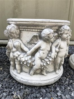 Prachtige zware bloempot-vaas uit vol steen met engelen - 0