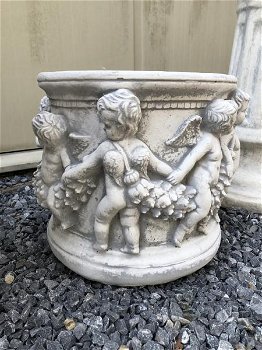 Prachtige zware bloempot-vaas uit vol steen met engelen - 1