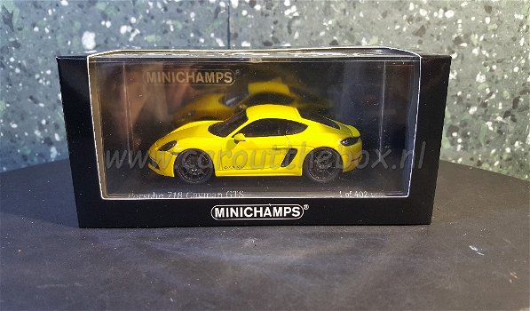 Porsche 718 Cayman GTS geel 1:43 Minichamps - 3