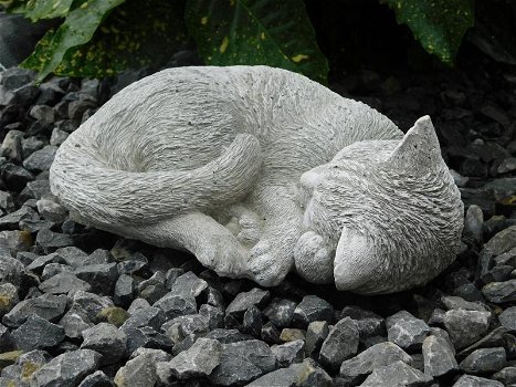 Slapende kat , poes, stenen dierenfiguur ,kat ,poes - 1