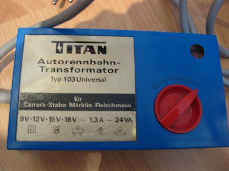 Transformator Titan 14 Volt - 1,5 Ampere blauw - 1