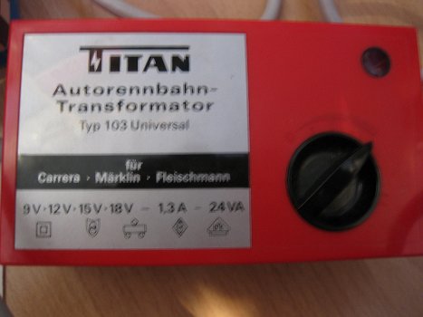 Transformator Titan 14 Volt - 1,5 Ampere rood in doos - 1