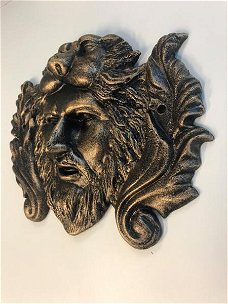 Wandornament gietijzer bronskleur,Heracles uit de Griekse