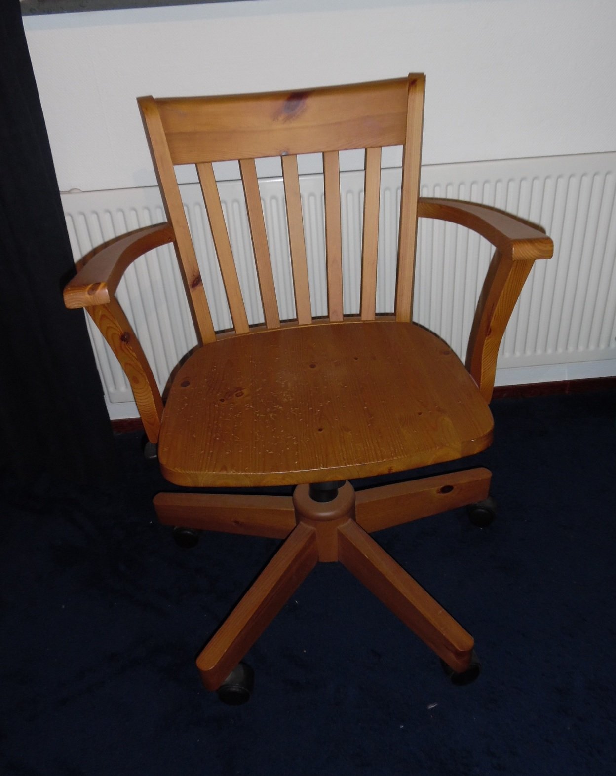 Te koop verstelbare houten bureaustoel van Ikea (type: Joel) - Afbeelding 6