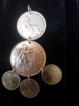 prachtige hanger gemaakt van 5 munten , munten uit jaar en land naar keuze. foto is voorbeeld - 0
