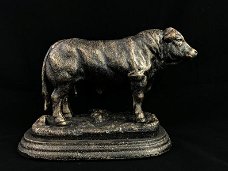  beeld van een stier, gemaakt van gietijzer , stier