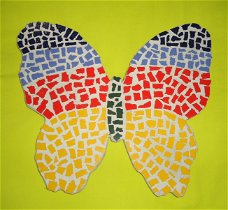 Te koop decoratieve vlinder in mozaïek (van 26 x 22,5 cm).